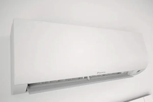 Vidéo commerciale Climatiseur Mural Daikin FTXP35N + RXP35N
